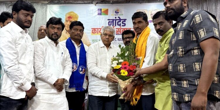 वंचित बहुजन आघाडीचे नवनिर्वाचित नगरसेवक दिलीप देशमुख यांनी घेतली प्रकाश आंबेडकर यांची भेट