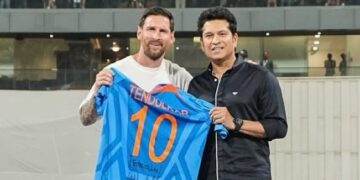 वानखेडे स्टेडियम येथे सचिन-मेस्सीची ऐतिहासिक भेट; चाहत्यांचा जल्लोष!