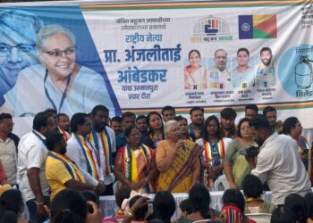 आम्ही केवळ राजकारण नाही, तर सामान्यांच्या प्रश्नांसाठी लढतोय;  उस्मानपुऱ्यात अंजलीताई आंबेडकरांची गर्जना!