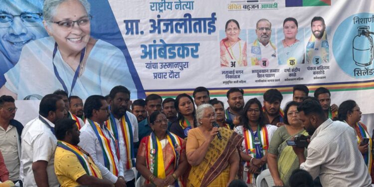 आम्ही केवळ राजकारण नाही, तर सामान्यांच्या प्रश्नांसाठी लढतोय; उस्मानपुऱ्यात अंजलीताई आंबेडकरांची गर्जना!