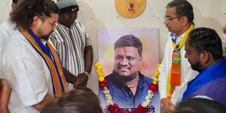 भीमसैनिक सोहम लोंढे यांच्या निधनामुळे आंबेडकरी चळवळीची मोठी हानी; सुजात आंबेडकरांनी घेतली सांत्वनपर भेट