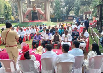 पुणे स्टेशन परिसरात संविधानाचा जयघोष; वंचित बहुजन आघाडीकडून प्रजासत्ताक दिन साजरा