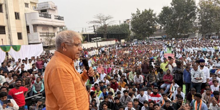 देशाचा नफा रिलायन्सच्या खिशात; ‘गुजरातच्या पंतप्रधानांमुळे’ भारताचे नुकसान – ॲड. प्रकाश आंबेडकर