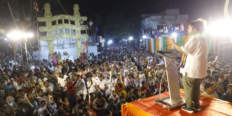 संविधानाचा अपमान करणाऱ्या भाजपला सत्तेबाहेर फेका – सुजात आंबेडकरांचा लातूरमध्ये एल्गार