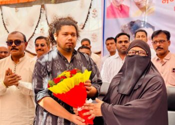 बार्शी टाकळी नगरपरिषदेवर ‘वंचित’चा झेंडा; सुजात आंबेडकरांच्या उपस्थितीत नगराध्यक्षा अख्तर खातून यांनी पदभार स्वीकारला 