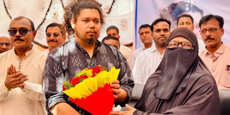 बार्शी टाकळी नगरपरिषदेवर ‘वंचित’चा झेंडा; सुजात आंबेडकरांच्या उपस्थितीत नगराध्यक्षा अख्तर खातून यांनी पदभार स्वीकारला 