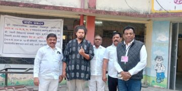 सुजात आंबेडकरांनी बजावला मतदानाचा हक्क; ‘लोकशाही बळकट करण्यासाठी घराबाहेर पडा’ असे केले आवाहन