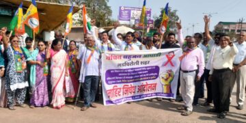 राजीनामा द्यावा! मंत्री गिरीश महाजनांविरोधात नागरिकांमध्ये संताप; गडचिरोलीत पेटले निषेधाचे आंदोलन!