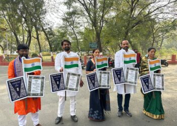 संविधान आणि राष्ट्रध्वज हातात घेऊन वंचितच्या नगरसेवकांचा अकोला महापालिकेत दिमाखदार प्रवेश