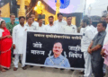 पुण्यात गिरीश महाजन यांच्या फोटोला ‘जोडे मारो’ आंदोलन