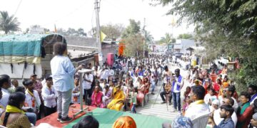 रेणापूर तालुक्यात वंचितची डरकाळी; सुजात आंबेडकरांच्या उपस्थितीत हारवाडीत जाहीर सभा