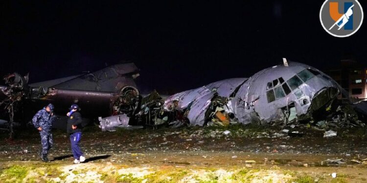 बोलिव्हियामध्ये नोटांनी भरलेले विमान कोसळले, १५ जणांचा मृत्यू: ३० जखमी