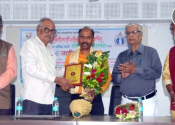 जातीभेद मानणारे साहित्यिक कसे ? लोकनाथ यशवंत यांचा सवाल