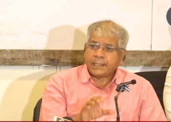 देशाचे सार्वभौमत्व अमेरिकेच्या दावणीला; ॲड. प्रकाश आंबेडकरांचा पंतप्रधानांवर निशाणा