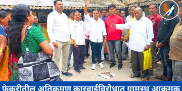 पंचायत समितीवर मोर्चा; गटविकास अधिकाऱ्यांसमोर नोटिसांची होळी, वंचित बहुजन युवा आघाडी आक्रमक!