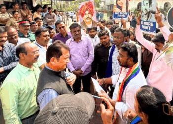देवगिरी महाविद्यालयात विद्यार्थ्यांची आर्थिक लूट; वंचित बहुजन युवा आघाडी आक्रमक, जनआंदोलनाचा इशारा