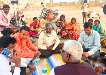 बीड जिल्ह्यात सुर्डीत पारधी कुटुंबांवर जीवघेणा हल्ला; घरे उध्वस्त, वंचित बहुजन आघाडीची पीडितांना भेट