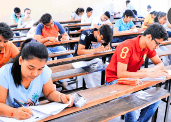 धक्कादायक! नागपूरमध्ये परीक्षेपूर्वीच बारावीचे २ पेपर फुटले, फिजिक्स आणि केमिस्ट्रीचा पेपर व्हॉट्सअॅपवर