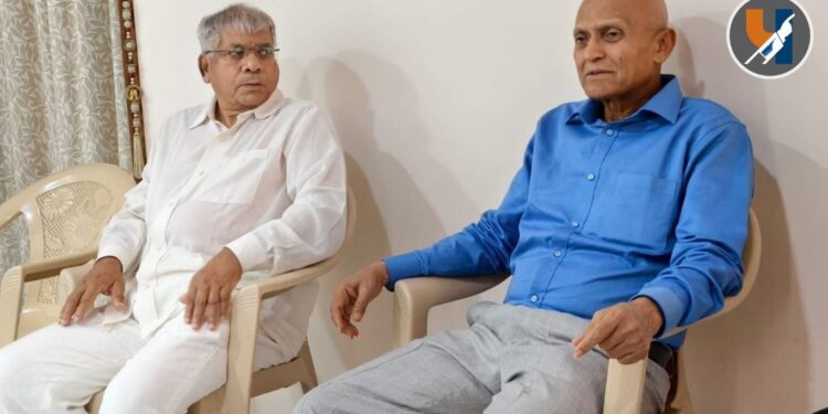 अकोल्यातील ज्येष्ठ नागरिक नानासाहेब देशपांडे यांचे निधन; बाळासाहेब आंबेडकर यांची सांत्वनपर भेट