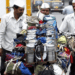 Mumbai Dabbawala Service LPG Gas Shortage Impact: डबेवाल्यांचे उत्पन्न घटले; हजारो डब्यांची संख्या शेकड्यावर, १५० वर्षात प्रथमच अशी स्थिती