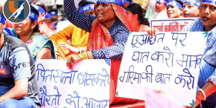 हाताने मैला साफ करणाऱ्या कर्मचाऱ्यांचा जंतर-मंतरवर एल्गार !