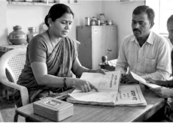 कुटुंबांचा “कर्जबाजारी”पणा:  महिला “बरेच” काही करू शकतात !