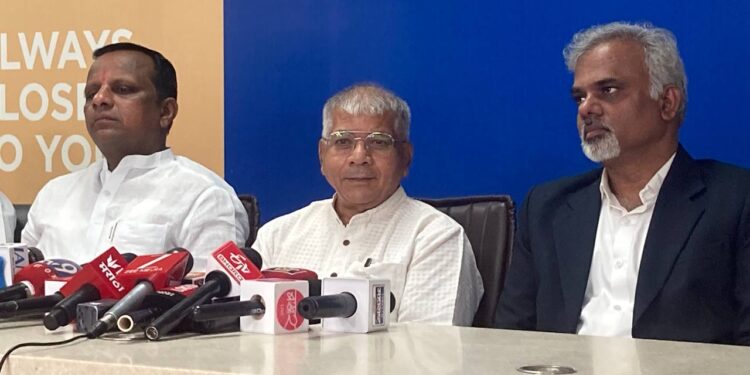 पुण्यात ॲड. प्रकाश आंबेडकर यांची पत्रकार परिषद ; ओबीसी प्रश्नांवर ठाम भूमिका,ओबीसी नेत्यांसह सर्वोच्च न्यायालयाच्या सरन्यायाधीशाला लवकरच भेटणार