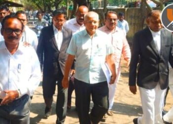 बार असोसिएशन निवडणुकीत ॲड. प्रकाश आंबेडकरांनी बजावला मताचा हक्क