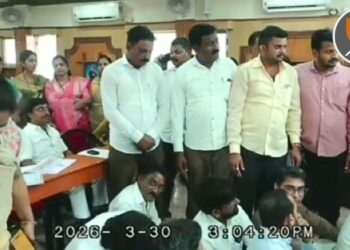 अकोला महापालिकेत भाजपची हुकूमशाही - अर्थसंकल्पीय सभेत गोंधळ; 'वंचित'च्या 5 नगरसेवकांचे निलंबन!