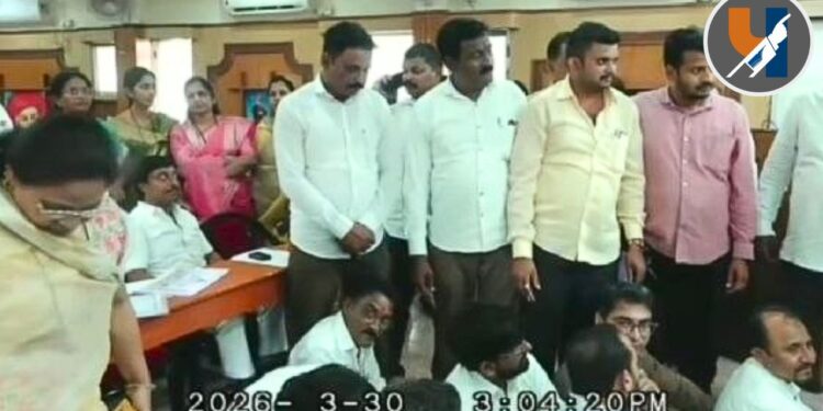 अकोला महापालिकेत भाजपची हुकूमशाही - अर्थसंकल्पीय सभेत गोंधळ; 'वंचित'च्या 5 नगरसेवकांचे निलंबन!