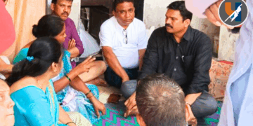 गोवंडीतील लुंबिनीबाग SRA वादात रहिवासी अनिल पगारे यांचा मृत्यू; वंचित बहुजन आघाडीचे कुटुंबीयांना सांत्वनपर भेट 