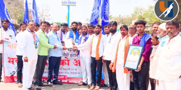 बीड : नेकनूर येथे वंचित बहुजन आघाडीचे मोदी हटाव, देश बचाव घोषणेसह रस्ता रोको आंदोलन