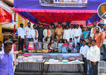 अक्कलकोटमध्ये वंचित बहुजन आघाडीकडून संयुक्त जयंतीनिमित्त शैक्षणिक साहित्य व महाप्रसाद वाटप