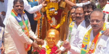 भडकळ गेट येथे वंचित बहुजन आघाडीचे डॉ. बाबासाहेब आंबेडकरांना अभिवादन; सामाजिक समतेचा संकल्प