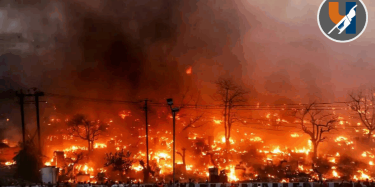 आगीचे तांडव! लखनौत काही क्षणांत २०० कुटुंबांचे संसार उघड्यावर; मोठी जीवितहानी टळली