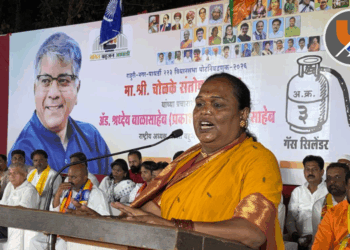 राहुरीत संतोष चोळके यांच्या सभेत दिशा शेख यांचा सत्ताधाऱ्यांवर हल्लाबोल