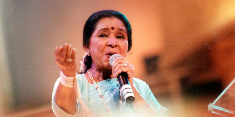 ज्येष्ठ गायिका आशा भोसले यांचे निधन! 