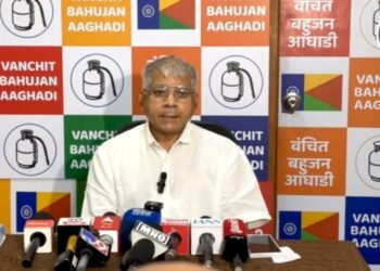 निवडणूक प्रक्रियेतील संभाव्य फेरफारांबाबत गंभीर इशारा; विरोधी पक्षांनी सतर्क राहावे - प्रकाश आंबेडकर