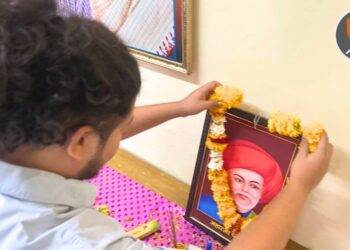 सुजात आंबेडकर यांच्याकडून महात्मा फुलेंना अभिवादन !