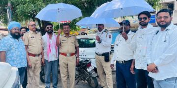 Nanded News: उन्हापासुन बचावासाठी ट्रॅफिक पोलिसांना छत्रीचे वाटप!