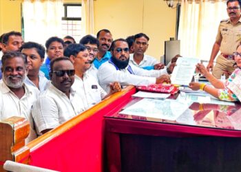 गायीला ‘राष्ट्रीय पशू’ घोषित करा; माण-खटावमधील मुस्लिम व बहुजन समाजाची तहसीलदारांकडे मागणी