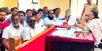 गायीला ‘राष्ट्रीय पशू’ घोषित करा; माण-खटावमधील मुस्लिम व बहुजन समाजाची तहसीलदारांकडे मागणी