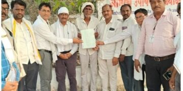 अकोला: वंचित बहुजन आघाडीच्या हस्तक्षेपामुळे उपोषणकर्त्या तायडे कुटुंबाला न्याय मिळण्याची प्रक्रिया सुरू; जिल्हाधिकाऱ्यांकडून चौकशीचे आदेश