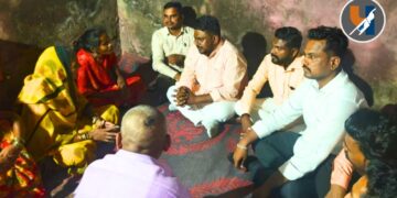 बीडमध्ये मातंग तरुणाच्या हत्येप्रकरणी वंचित बहुजन आघाडीची पीडित कुटुंबाला भेट; अन्य आरोपींना सहआरोपी करण्याची मागणी