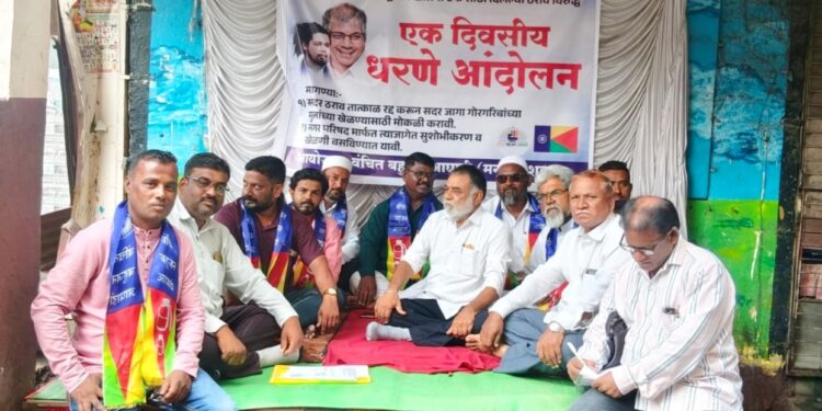 मनमाड नगरपरिषदेच्या जनहितविरोधी ठरावाविरुद्ध वंचित बहुजन आघाडीचे धरणे आंदोलन 