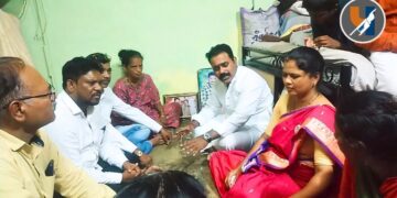 विषारी दारूमुळे मृत्यू झालेल्या पीडित कुटुंबीयांची वंचित बहुजन आघाडीचे राज्य उपाध्यक्ष यांनी घेतली भेट
