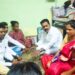 विषारी दारूमुळे मृत्यू झालेल्या पीडित कुटुंबीयांची वंचित बहुजन आघाडीचे राज्य उपाध्यक्ष यांनी घेतली भेट