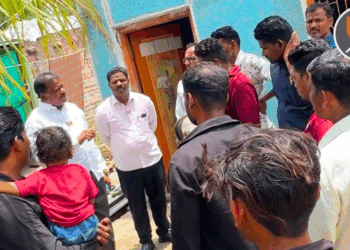 गंगापूर वाळू तस्कर हल्ला: वंचित बहुजन आघाडीच्या नेत्यांनी घेतली मातंग वस्तीतील पीडितांची भेट
