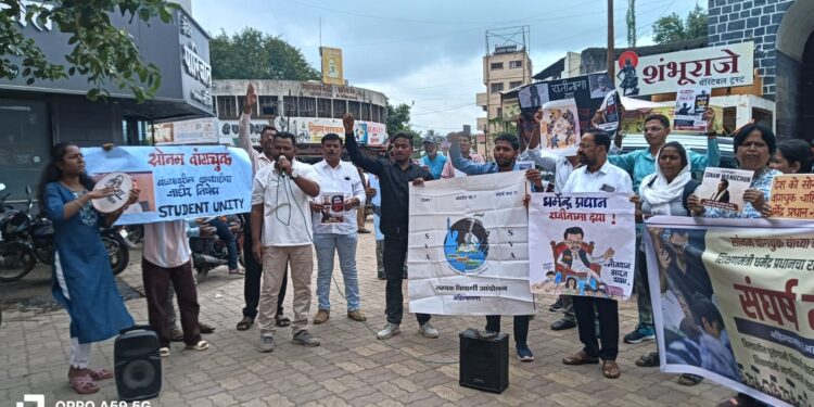 २२ बलिदाने जाऊनही सत्ताधारी अन् विरोधक गप्प का? NEET पेपरफुटीवरून अहिल्यानगरात ‘संघर्ष मार्च’चा जोरदार एल्गार!