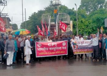 गोंदियात महाराष्ट्र बंदला उत्स्फूर्त प्रतिसाद; विद्यार्थीविरोधी धोरणांच्या निषेधार्थ निदर्शने